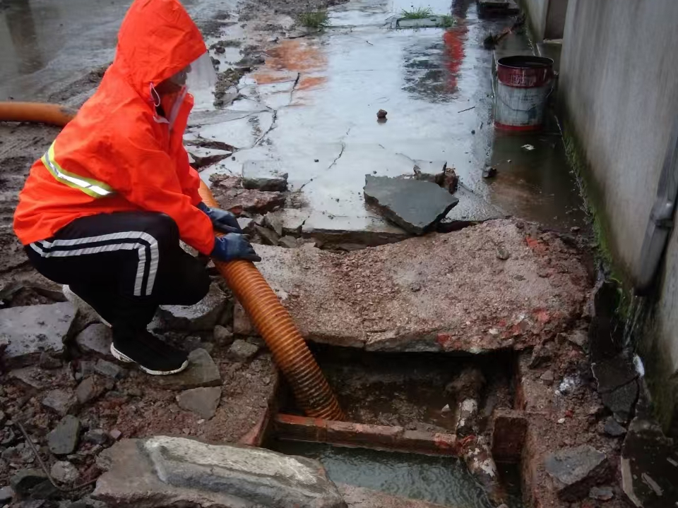 神木专业清理污水池 炜誉市政以规范流程守护城市 “肠道”